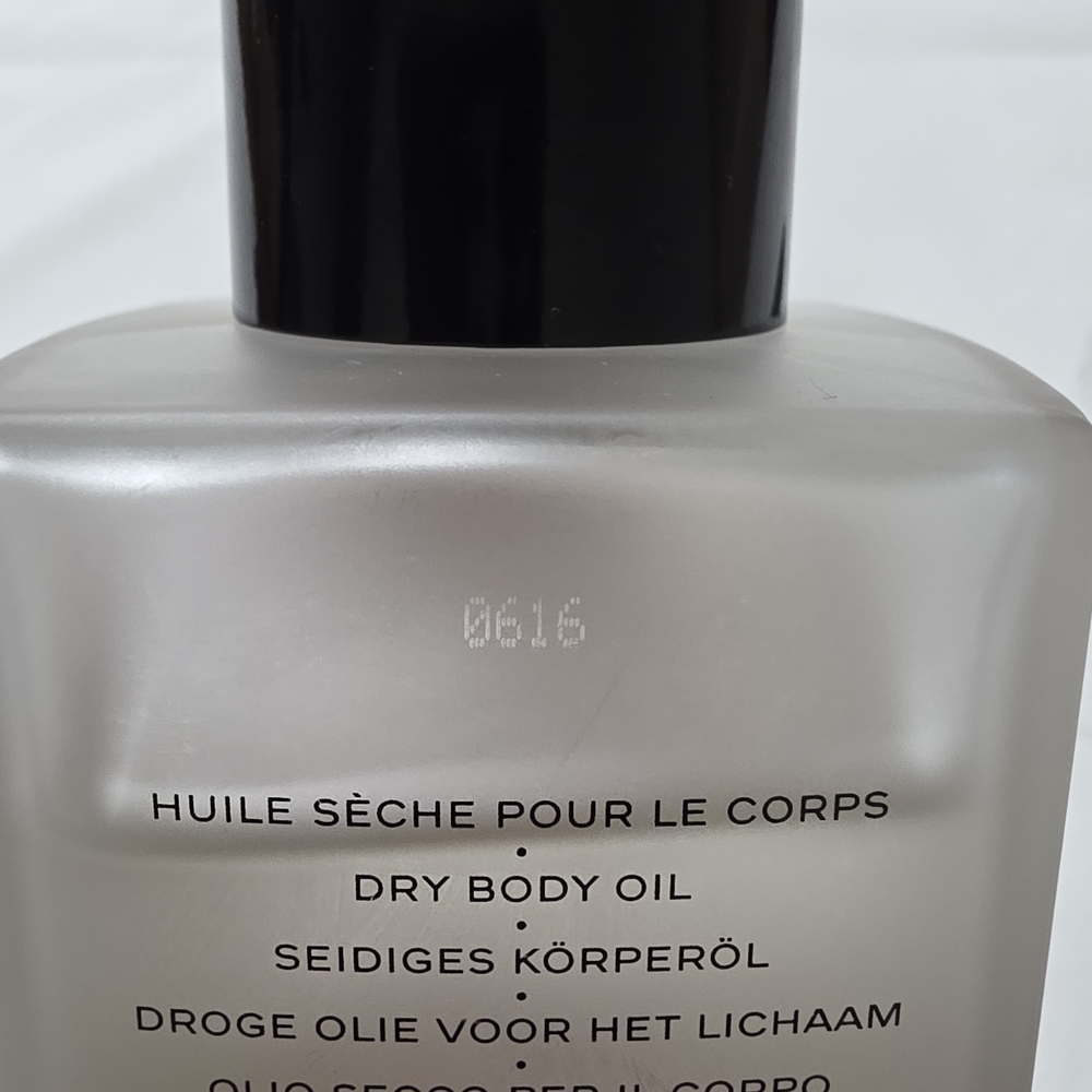 CHANEL N°5 Body Oil Frosted Clear Bottle with Gold Cap - Picture 2 of 6